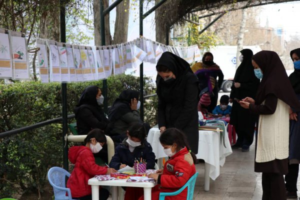 نمایشگاه نقاشی و دلنوشته های دانش آموزان گرگانی در پارک شهر گرگان برگزار شد