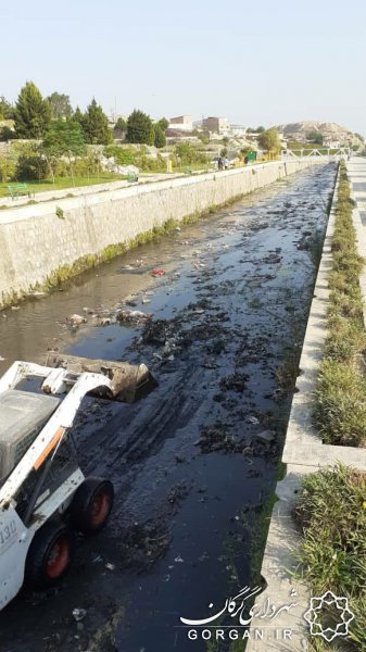 عملیات لایروبی و پاکسازی رودخانه پارک جنگلی النگدره انجام شد