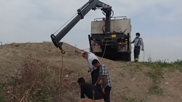 ماموران آتش نشانی شهرداری گرگان جان شهروند سقوط کرده به چاه را نجات دادند