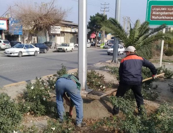 به همت معاونت عمرانی شهرداری گرگان؛ تیر چراغ برق معلق در جرجان رفع خطر شد