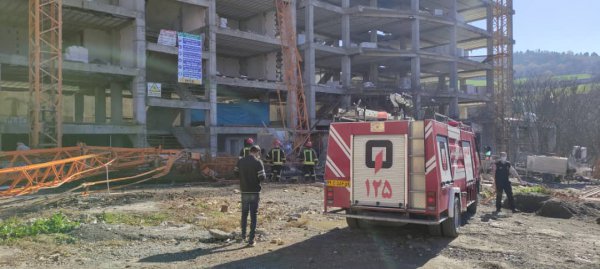 امدادرسانی آتشنشانی شهرداری گرگان در حادثه مرگبار سقوط جرثقیل در صیاد 15