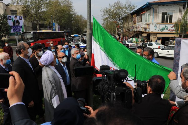 پرچم جمهوری اسلامی ایران با حضور مقامات استانی و شهردار گرگان برافراشته شد