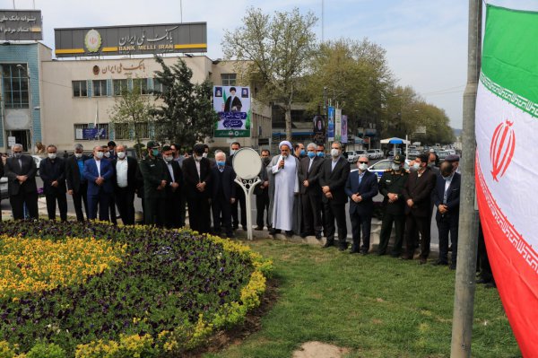 پرچم جمهوری اسلامی ایران با حضور مقامات استانی و شهردار گرگان برافراشته شد