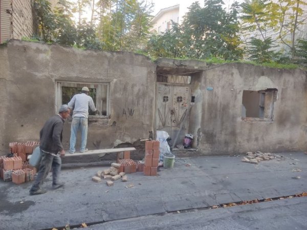 مهار آتش سوزی گاراژ تعمیر خودرو در مسیر ورودی غربی گرگان