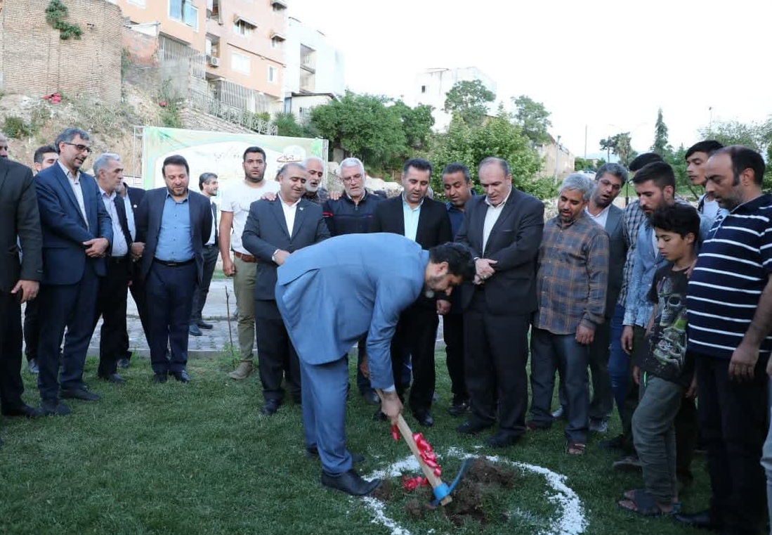 عملیات احداث زمین چمن مصنوعی کوی اسلام آباد آغاز شد