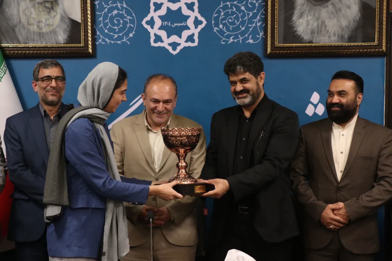 جام نایب قهرمانی بسکتبال بانوان به شهردار گرگان تقدیم شد