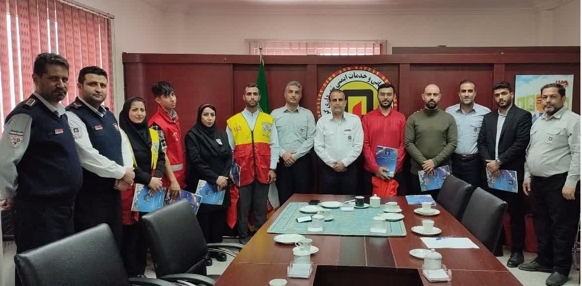 شعار «هر خانه یک آتش نشان» را دنبال می کنیم