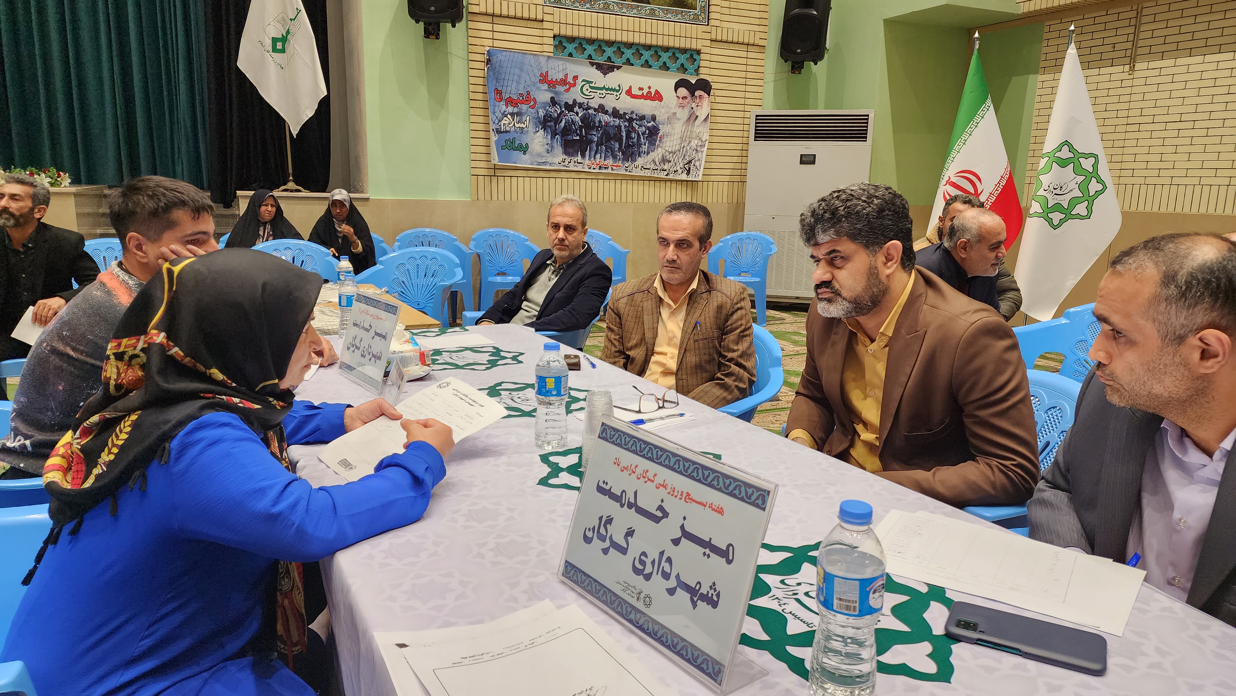 «میز خدمت شهرداری گرگان» در حسینیه عاشقا...