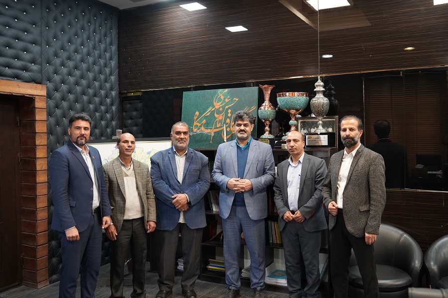 گزارش تصویری 1: تقدیر جمعی از اهالی شهر گرگان از شهردار گرگان به مناسبت 25 اسفند روز شهردار