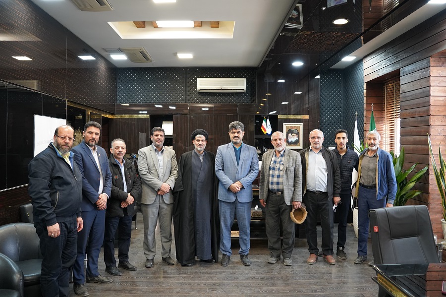 گزارش تصویری 2: تقدیر جمعی از اهالی شهر گرگان از شهردار گرگان به مناسبت 25 اسفند روز شهردار