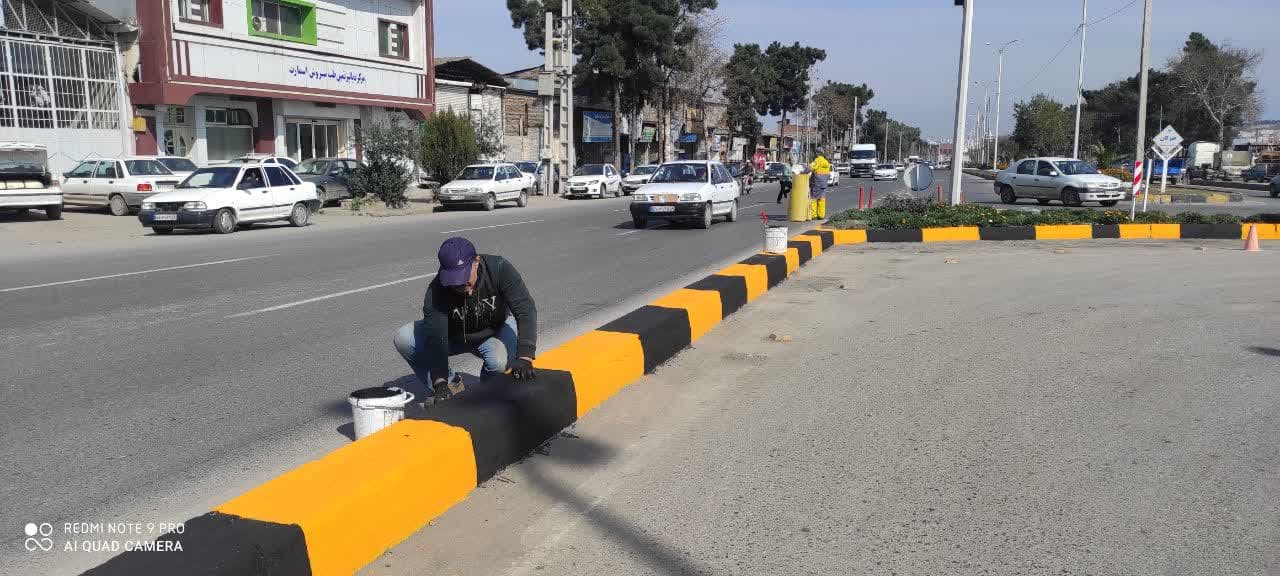 آغاز رنگ آمیزی و زیبا سازی جداول و بلوار...