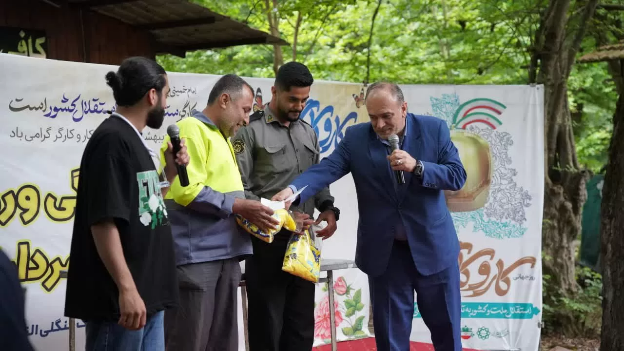 گزارش تصویری 1: برگزاری جشنواره فرهنگی ورزشی همراه با گلگشت پیاده‌روی خانوادگی به‌مناسبت گرامیداشت هفته کار و کارگر
