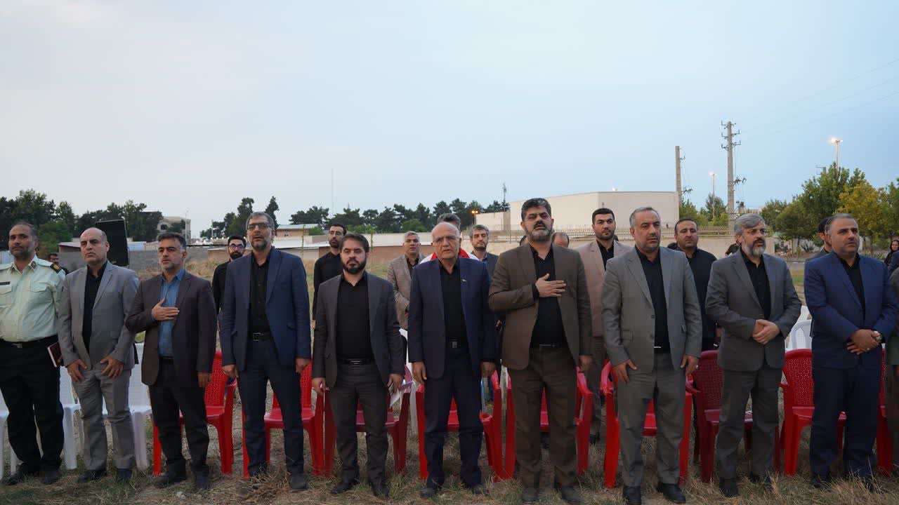 آیین کلنگ‌زنی زمین چمن مصنوعی کوی مهرآور...