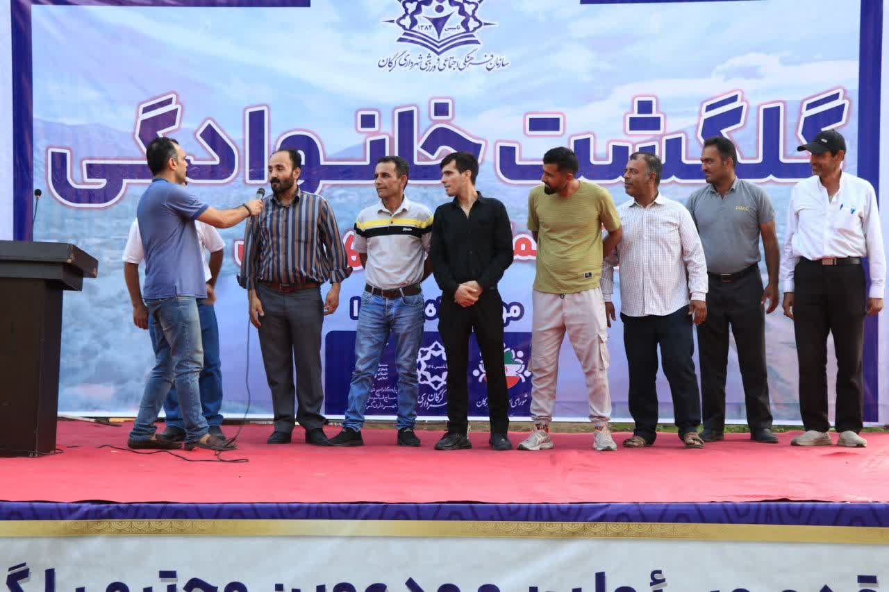 برگزاری «گلگشت خانوادگی» ویژه خانواده کارکنان پاکبان و فضای سبز شهرداری گرگان