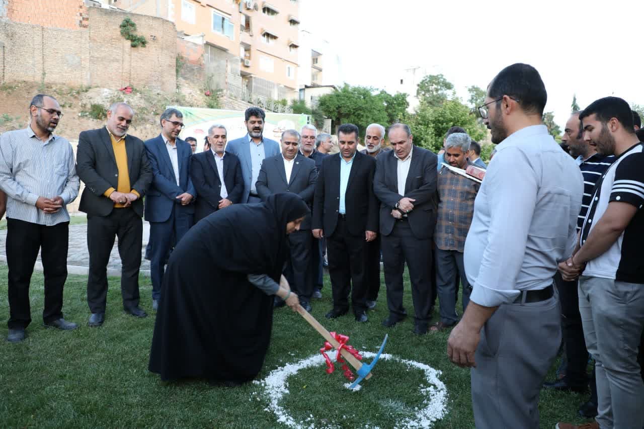 عملیات احداث زمین چمن مصنوعی کوی اسلام آباد آغاز شد - 3