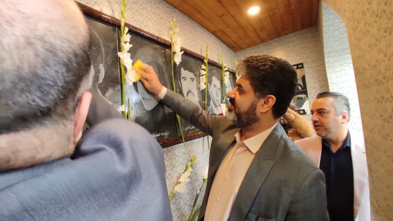 غبارروبی تصاویر و ادای احترام به 14 شهید قیام ملی مردم گرگان - 4