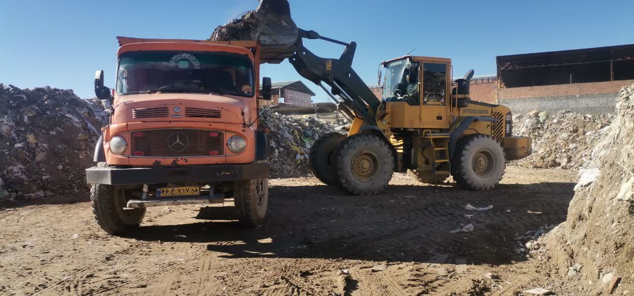 جمع‌آوری بیش از 24 هزار کامیون خاک و نخاله از سطح شهر گرگان - 1