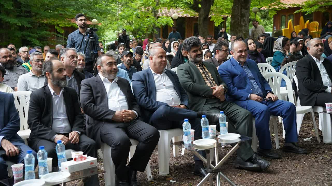 گزارش تصویری 2: برگزاری جشنواره فرهنگی ورزشی همراه با گلگشت پیاده‌روی خانوادگی به‌مناسبت گرامیداشت هفته کار و کارگر - 6