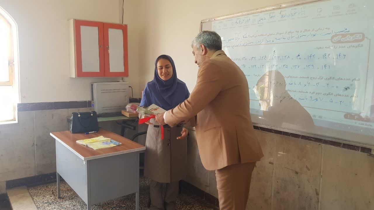 تقدیر قائم‌مقام شهردار گرگان از معلّمان مدارس فضیلت ۱ و اوج - 2