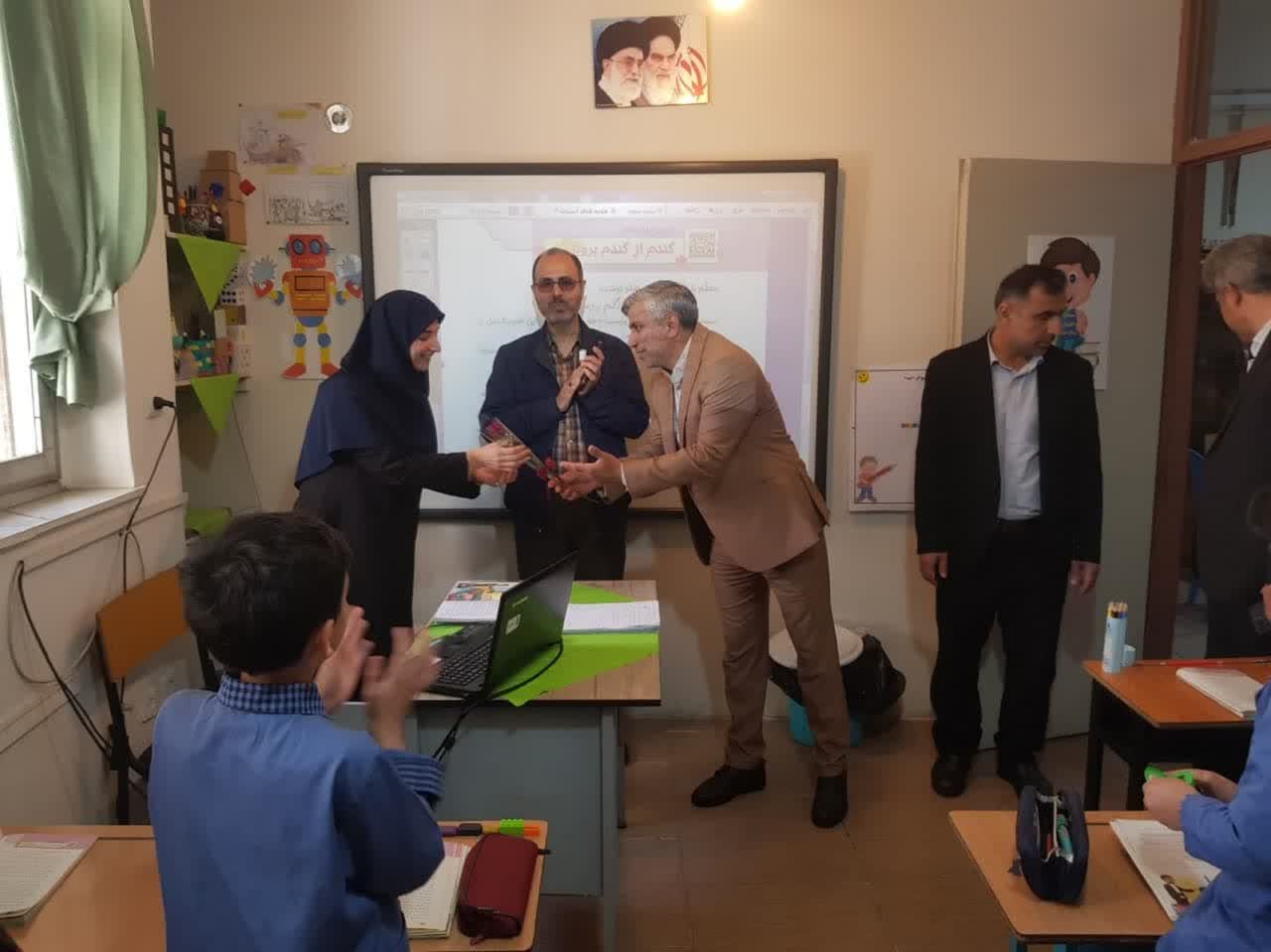 تقدیر قائم‌مقام شهردار گرگان از معلّمان مدارس فضیلت ۱ و اوج - 8