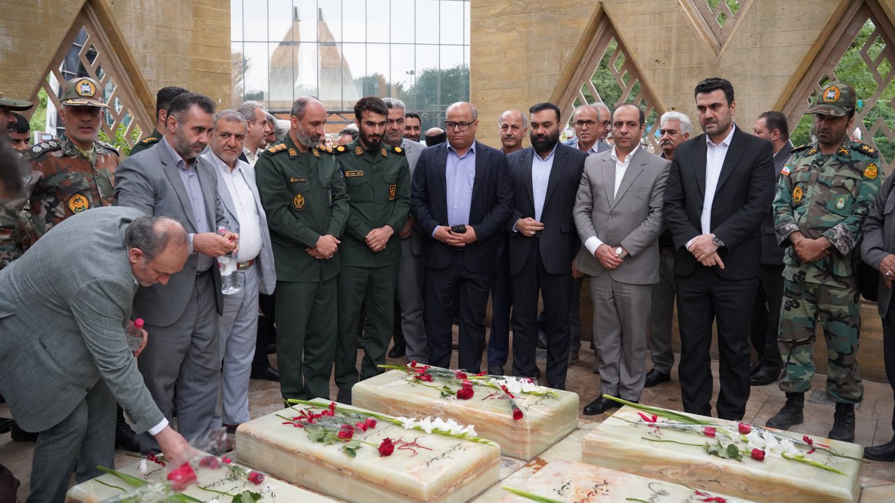 گزارش تصویری(بخش دوم):  مراسم «سفیران عشق و خدمت» یادواره شهیدان فتح خرمشهر و شهدای خدمت - 8