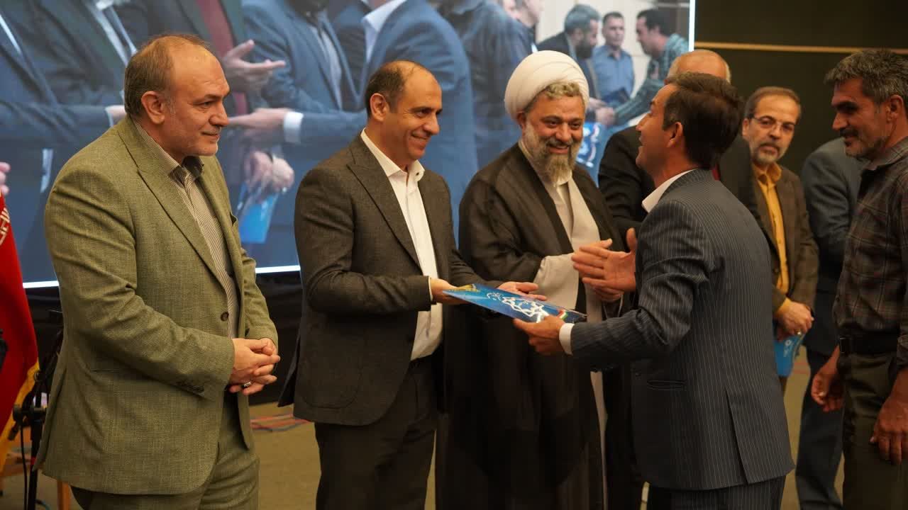 کارگران،مایه آبرو و اعتبار شهرداری هستند - 12