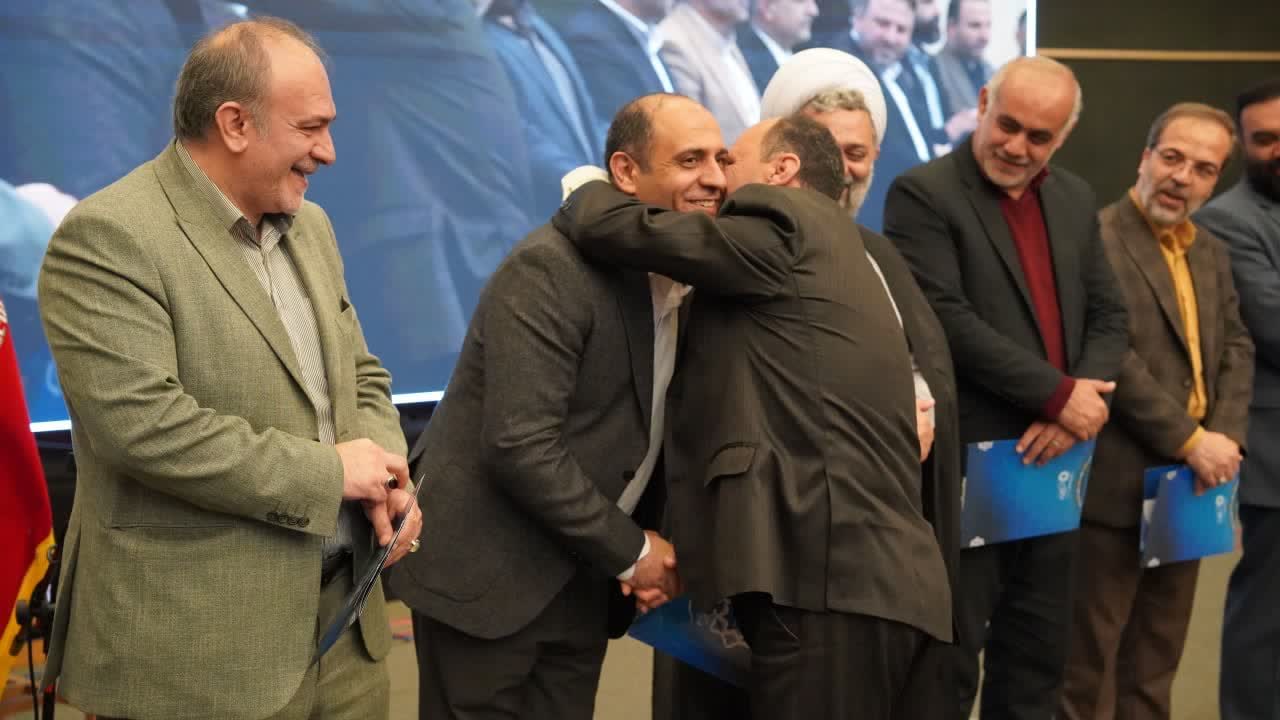 کارگران،مایه آبرو و اعتبار شهرداری هستند - 10