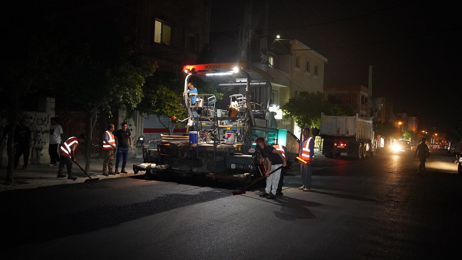 بازدید بامدادی قائممقام شهردار گرگان از عملیات آسفالت خیابان چناران - 2