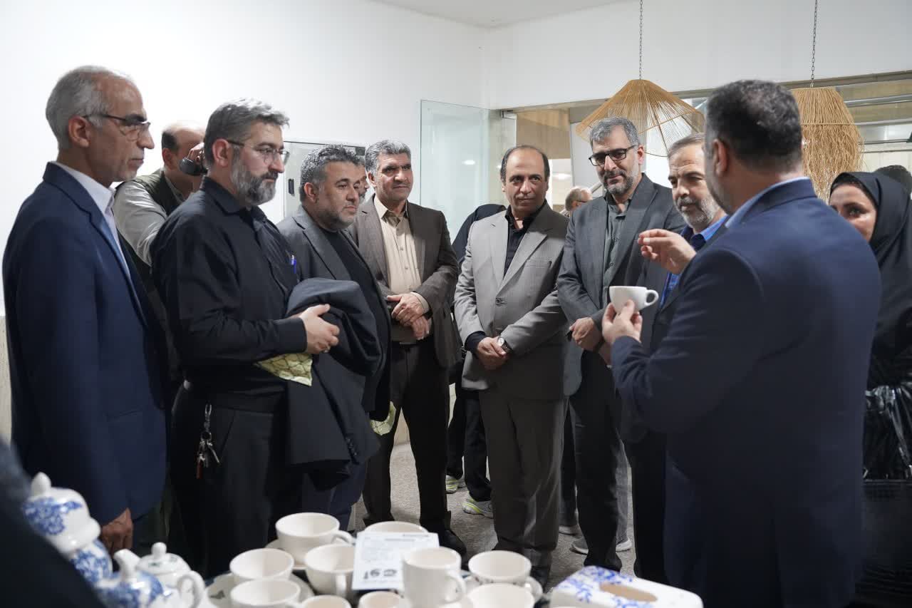 گزارش تصویری 1 : آیین بهره‌برداری از پروژه بهسازی میدان بسیج (چهارمین وعده محقق شده شهردار گرگان) و مراسم روز خبرنگار - 10