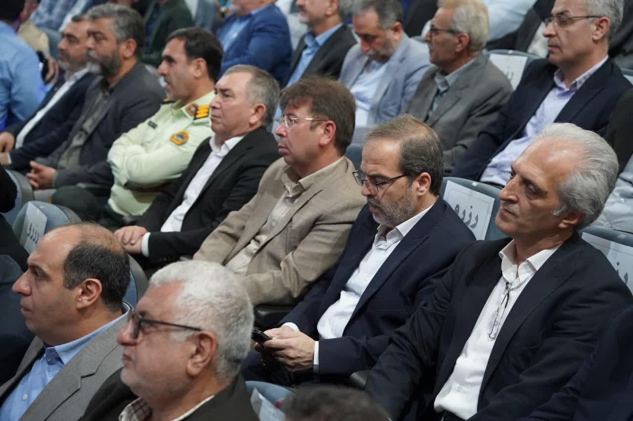 حضور شهردار گرگان، اعضای شورای اسلامی شهر و مدیران شهرداری در آیین متمرکز معرفی پروژه‌های عمرانی و اقتصادی هفته دولت - 4