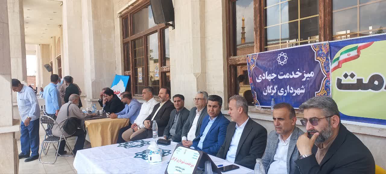میز خدمت مدیران شهرداری گرگان روز جمعه در مصلی وحدت برپا شد - 4