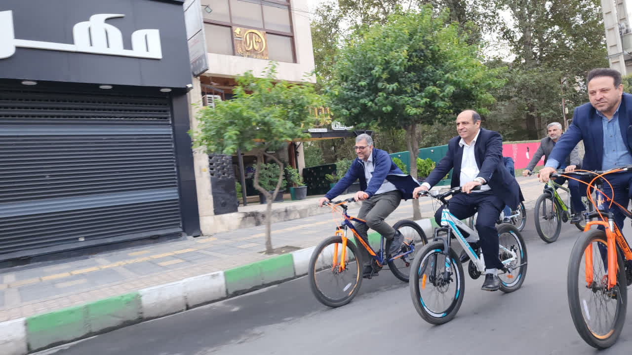به مناسبت گرامیداشت روز جهانی بدون خودرو، مدیران شهرداری گرگان با دوچرخه به محل کار خود آمدند - 5