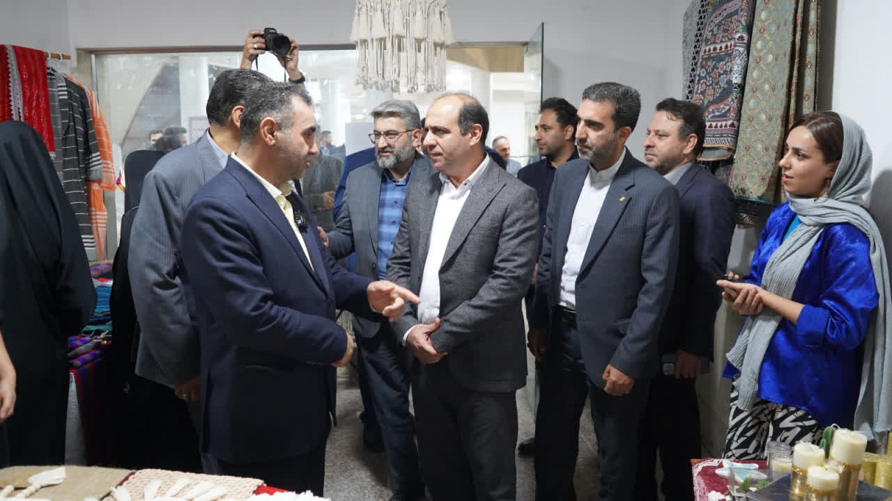 گزارش تصویری (بخش اول) / آیین جشن بزرگ «رحمة للعالمین» ویژه پاکبانان و باغبانان شهرداری گرگان - 10