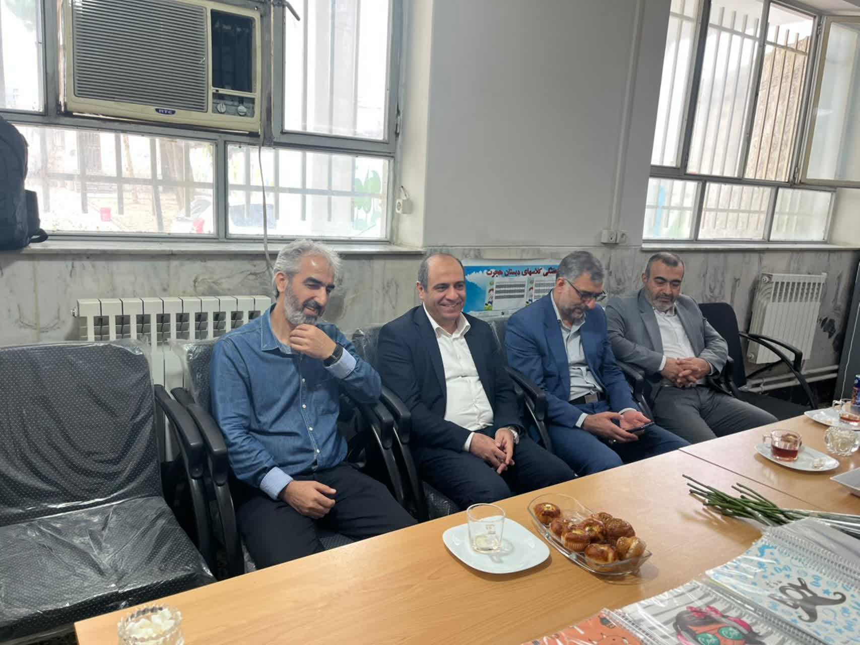با حضور مجید طاهری شهردار گرگان؛ زنگ آغاز سال تحصیلی در مدارس قدیمی گرگان نواخته شد - 5